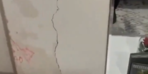 Deprem sonrası Esenyurt'ta oturan bir kişi evinin videosunu çekti: 'Kolonlar bu şekle geldi'