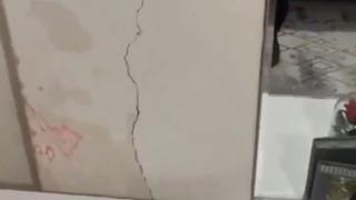 Çanakkale'deki 4.9'luk deprem sonrası Esenyurt'ta oturan bir kişi evinin videosunu çekti: 'Kolonlar bu şekle geldi'