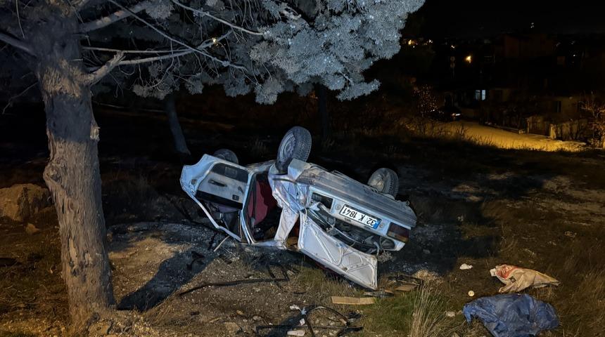 Burdur'da şarampole devrilen otomobildeki 3 kişi yaralandı
