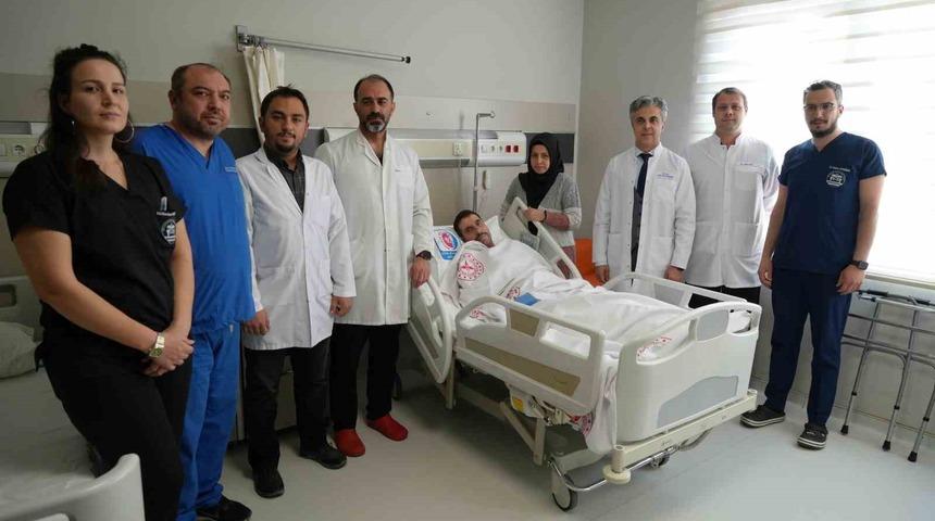 Çatıdan düşmesi 35 yıldır tutmayan kalçasının iyileşmesine vesile oldu