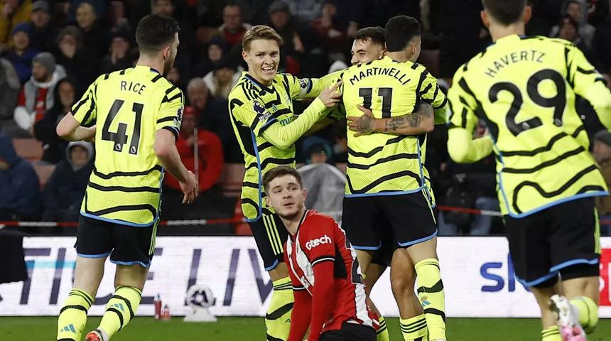 Arsenal dinlene dinlene gol attı! İlk yarıda tarihi skor