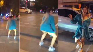 İstanbul trafiğini birbirine kattı! Arabasından bornozla inen kadın sokağın ortasında twerk yapıp dans etti... Sosyal medyada gündem yarattı