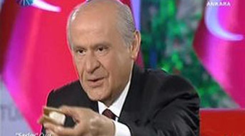 Bahçeli canlı yayında püskevit yaptı
