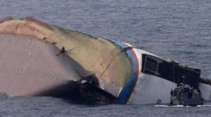 İki gemi &ccedil;arpıştı: En az 100 &ouml;l&uuml;