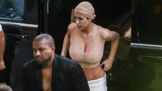 Müstehcen kıyafetleri dikkat çekiyordu! Kanye West'in eşi Bianca Censori bu defa cezadan korktu... Giyinik haliyle şaşırttı 