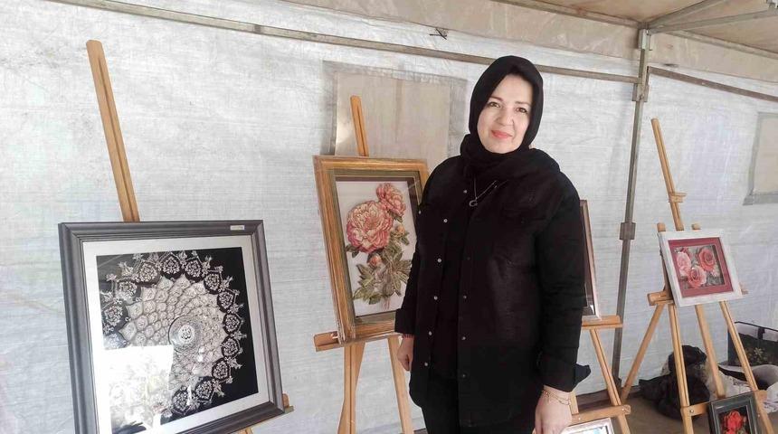 Depremzede kadınlar, yaptıkları ürünlerle hem kazanç sağlıyor hem de sosyalleşiyor