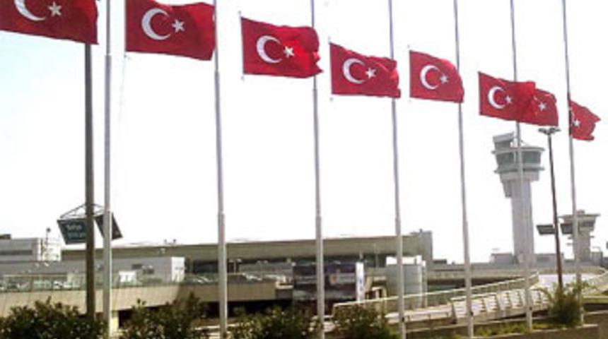 Bayraklar neden yarıya indirildi?