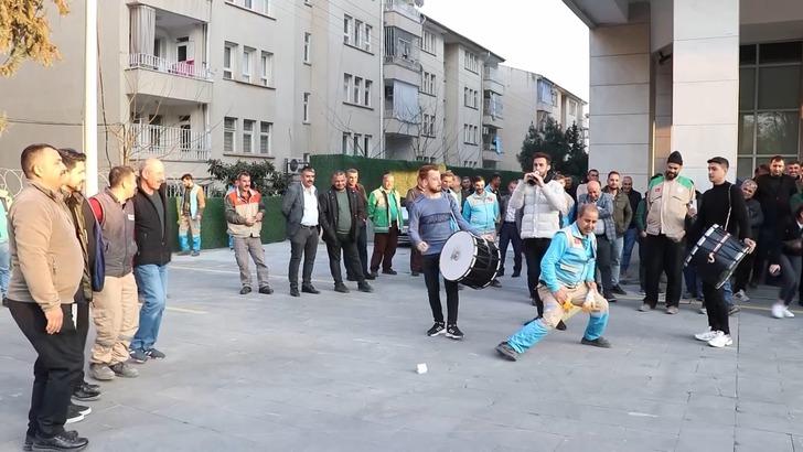 Yüzde 110 zam alan belediye işçilerden davullu zurnalı kutlama! En düşük işçi maaşı 34 bin liraya çıktı G2