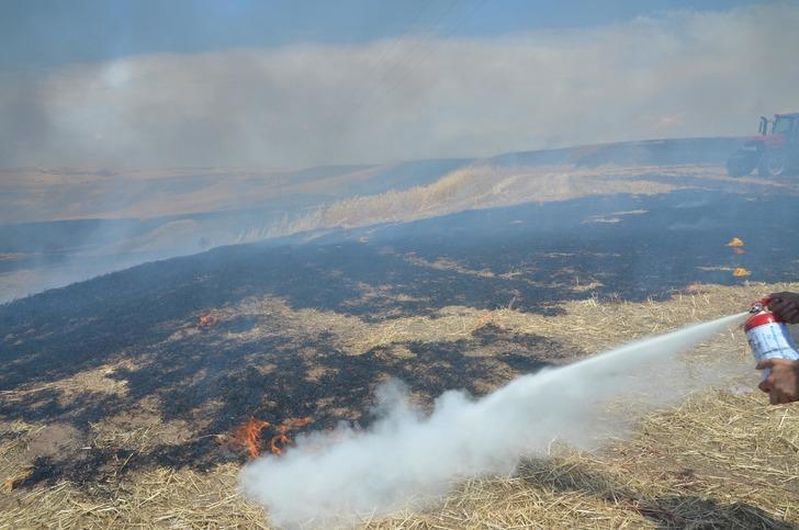 Diyarbakır'da vahşetin görüntüleri: Yanan tarlada uzun namlulu silahlarla ambulansa yol göstermişler! 9 kişinin öldüğü aile çatışması... G3