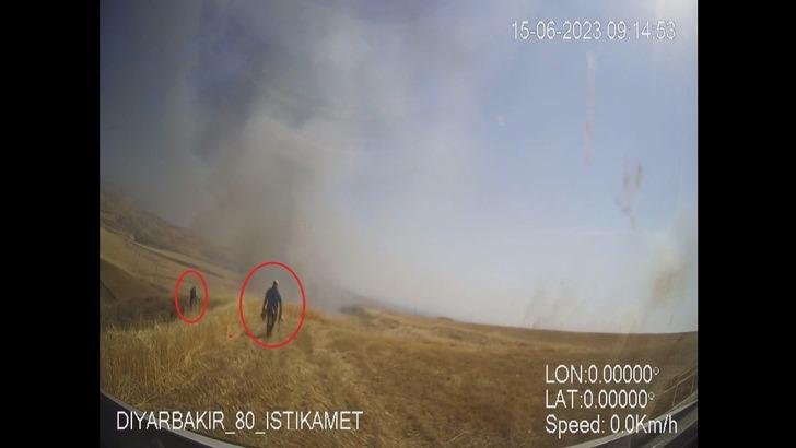 Diyarbakır'da vahşetin görüntüleri: Yanan tarlada uzun namlulu silahlarla ambulansa yol göstermişler! 9 kişinin öldüğü aile çatışması... G2