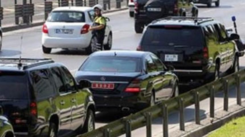 Konvoy durduran g&ouml;r&uuml;şme