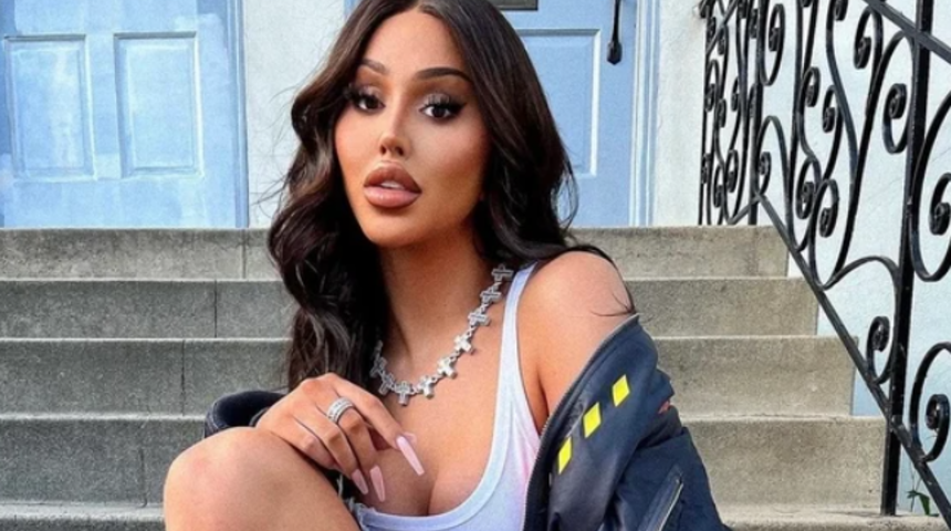 Cinsiyet değiştiren sosyal medya fenomeni La Demi'nin derin yırtmaçlı pozları olay oldu! "En çılgın kadın"