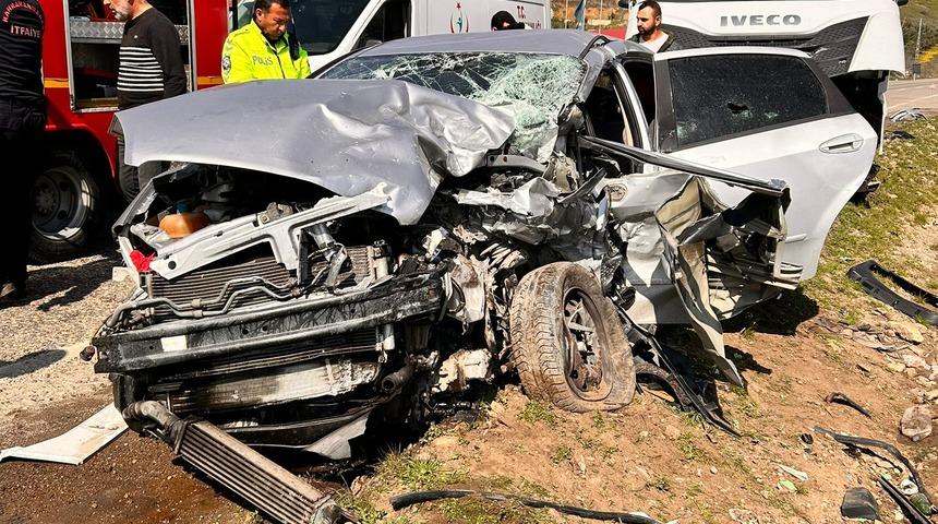 Kahramanmaraş'ta tırla çarpışan otomobilin sürücüsü öldü