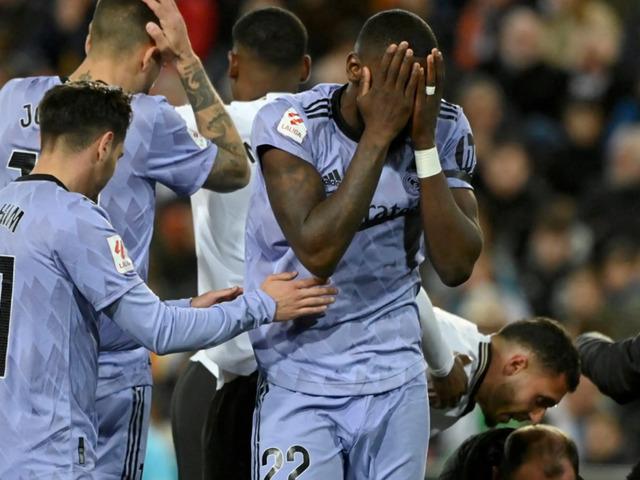 Real Madrid maçında sakatlanan Mouctar Diakhaby'nin yürüyebilmesi bile çok zor!