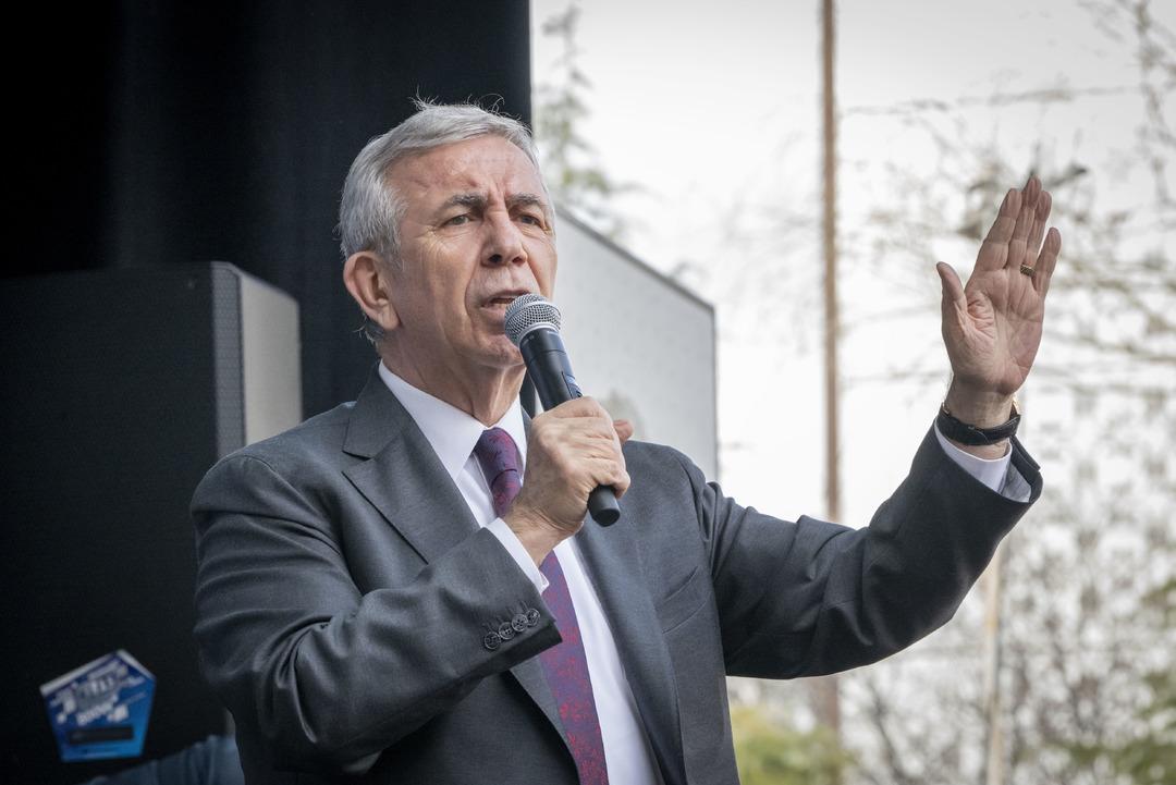 Mansur Yavaş a&ccedil;tı ağzını, yumdu g&ouml;z&uuml;n&uuml;: "Ayak altından &ccedil;ekilecek" &ccedil;ıkışından sonra sessizliğini bozdu 1