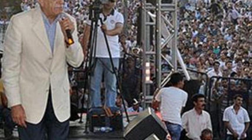 Ahmet T&uuml;rk rest &ccedil;ekti