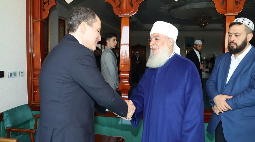 Sosyal medyadan paylaştılar! Fatih Erbakan'dan, Menzil Şeyhine köyünde ziyaret