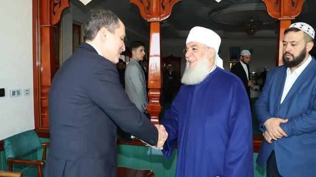 Sosyal medyadan paylaştılar! Fatih Erbakan'dan, Menzil Şeyhine köyünde ziyaret