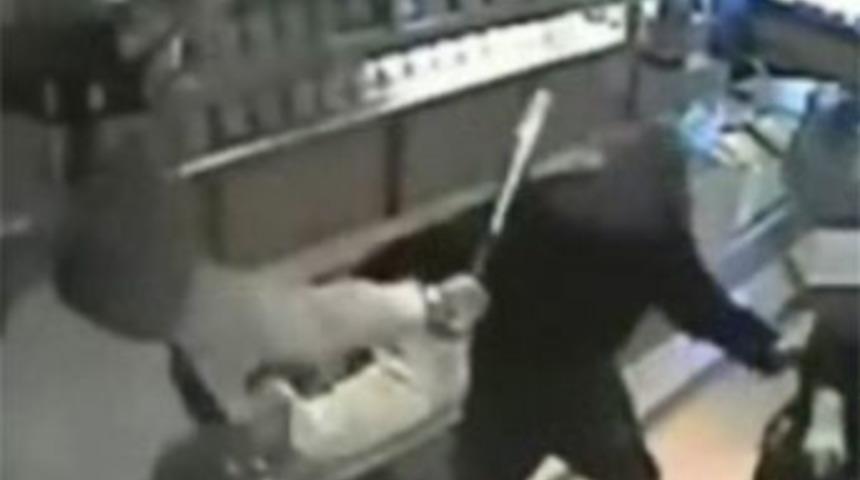 Soygunculara sopalı s&uuml;rpriz!