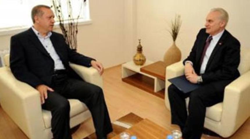 'Acemi el&ccedil;i'yi helikopter pistine &ccedil;ağırdı