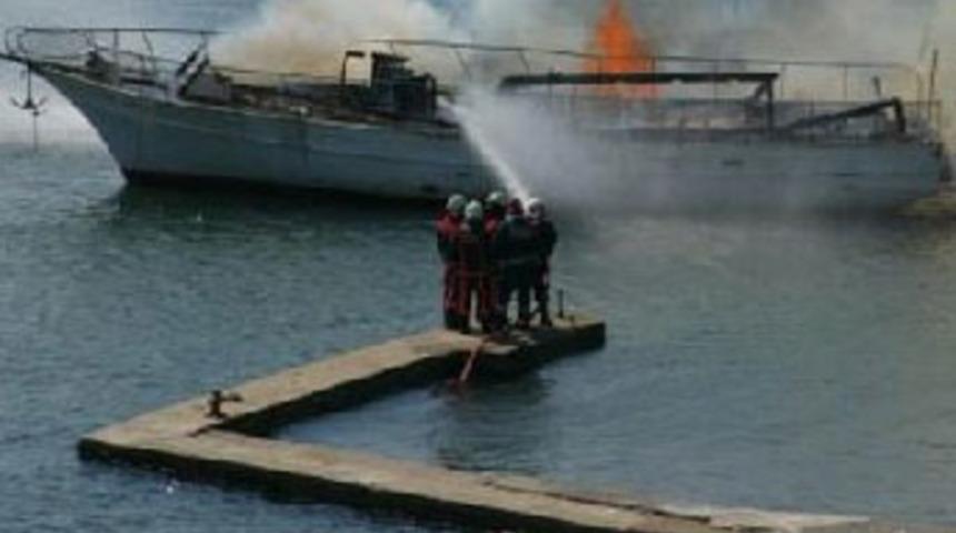 100 bin liralık tekne k&uuml;l oldu