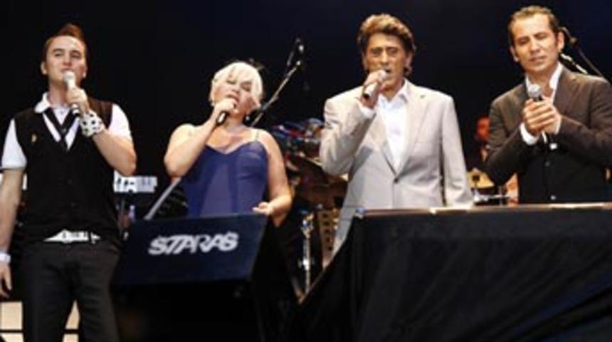 Kardelenler&rsquo;e yıldızlardan anlamlı destek