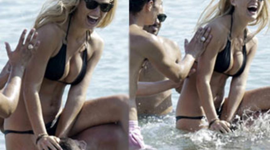 Refaeli g&uuml;n&uuml;n&uuml; g&uuml;n ediyor