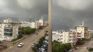 Antalya'da hortum hayatı felç etti! Seralar zarar gördü, çok sayıda ev ve iş yerinde hasar oluştu: 6 kişi yaralandı