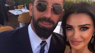 Arda Turan eşi Aslıhan Doğan'ı yere göğe sığdıramadı! Çok zor günlerden geçtik ama...