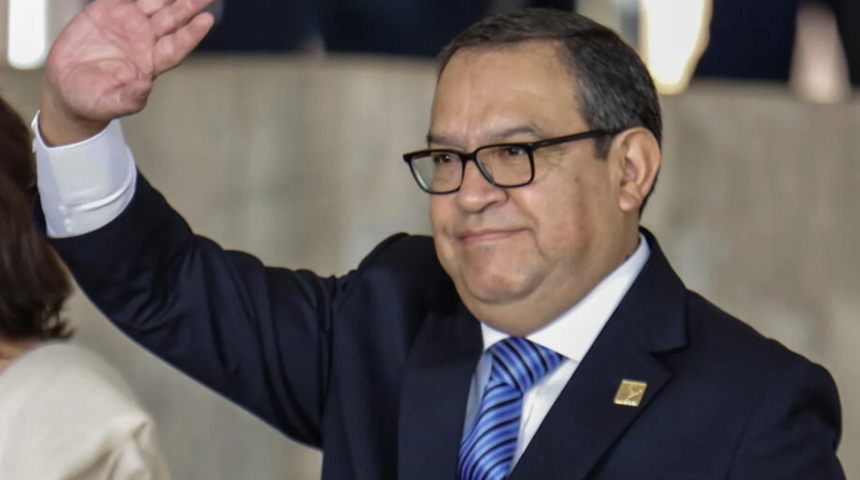 Sevgilisine iş verdiği iddia edilmişti! Yolsuzluk iddialarının gölgesindeki başbakan telefon görüşmelerinin ifşa edilmesinden sonra istifa etti