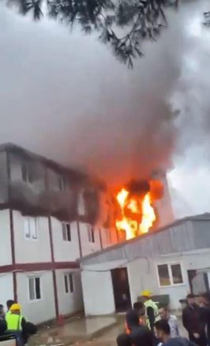 SON DAKİKA | İTÜ yerleşkesinde yangın! Dumanlar Sarıyer'deki pek çok noktadan gözüküyor G5