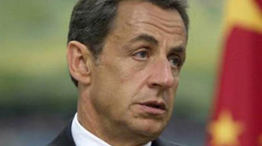 Sarkozy Erdoğan'ın &ouml;n&uuml;ne ge&ccedil;ti!