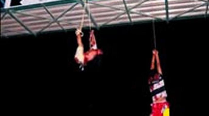 'Eleştirirseniz asarız'