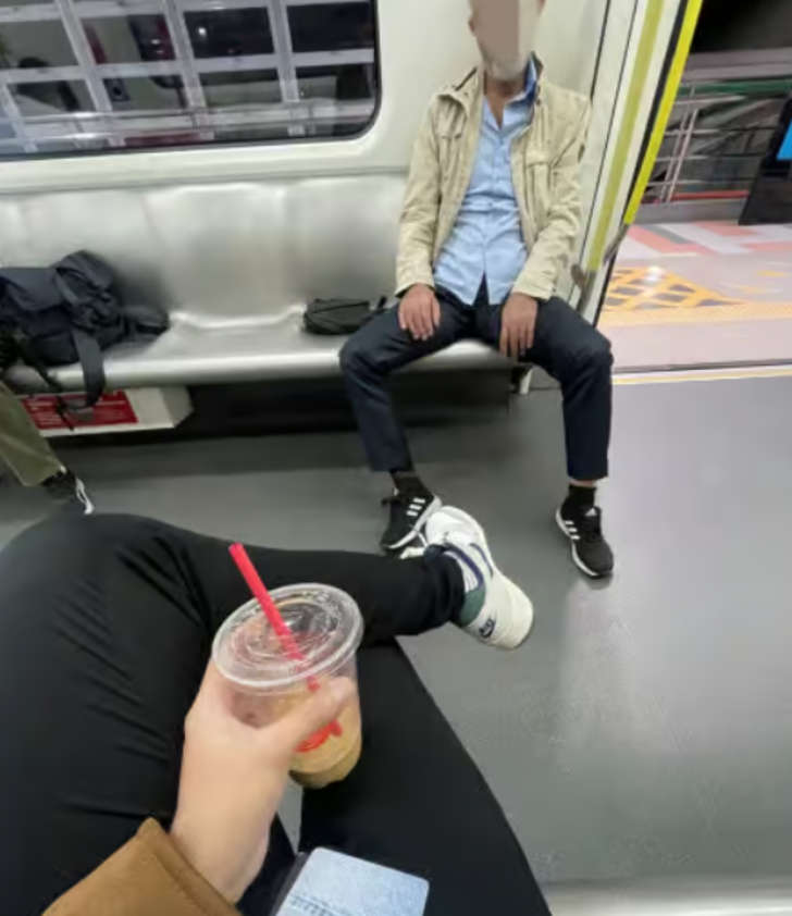 Metroda tacize uğradığı anları paylaştı! Sosyal medyada yer yerinden oynadı... 'Bana bakıp cinsel organına dokundu'  G1