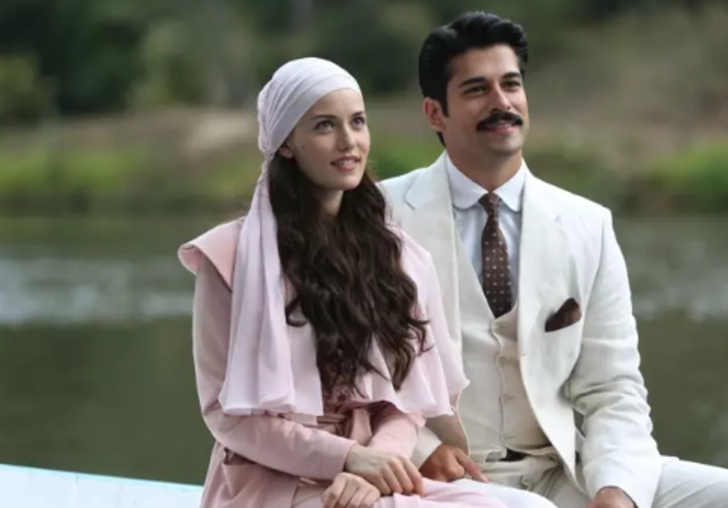 Yatırımlarını gayrimenkule yapıyorlar! Fahriye Evcen ve Burak Özçivit'in lüks villasını görenler hayran kaldı G1