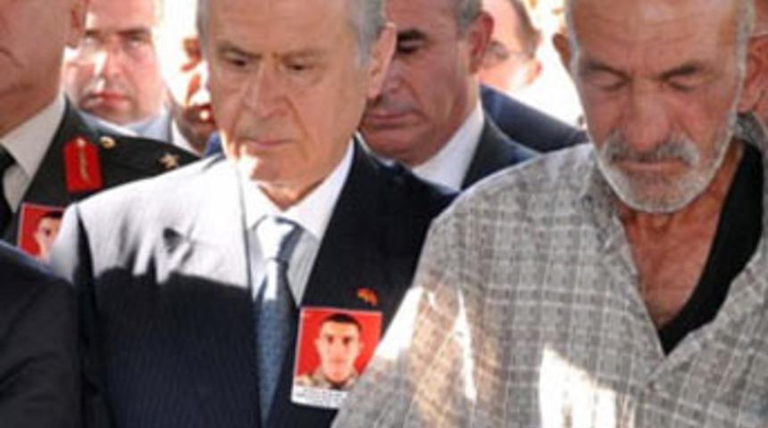 Şehit cenazesinde Bah&ccedil;eli'ye şok