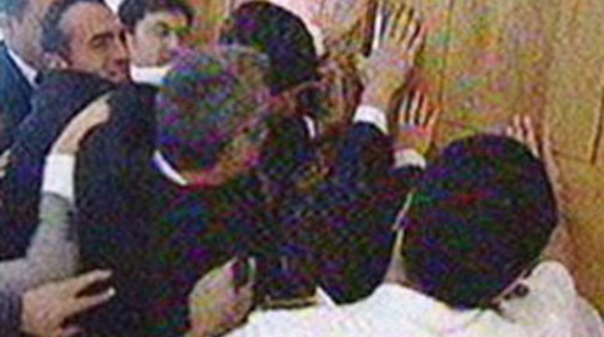 İş&ccedil;i Partililer AB ofisine girmeye &ccedil;alıştı