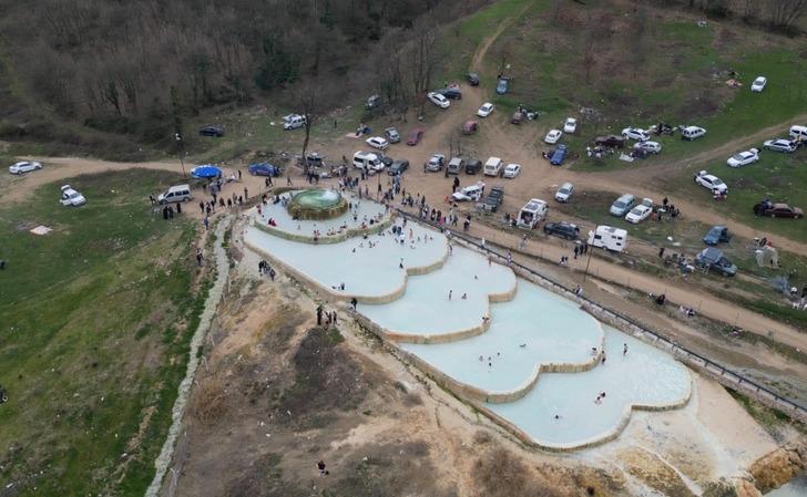 'Kazı yapılırken bir anda topraktan fışkırdı' Akın akın geliyorlar! Şifa bulanlar var 'Ücretsiz olmasından çok memnunuz' G3