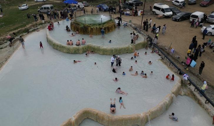 'Kazı yapılırken bir anda topraktan fışkırdı' Akın akın geliyorlar! Şifa bulanlar var 'Ücretsiz olmasından çok memnunuz' G5