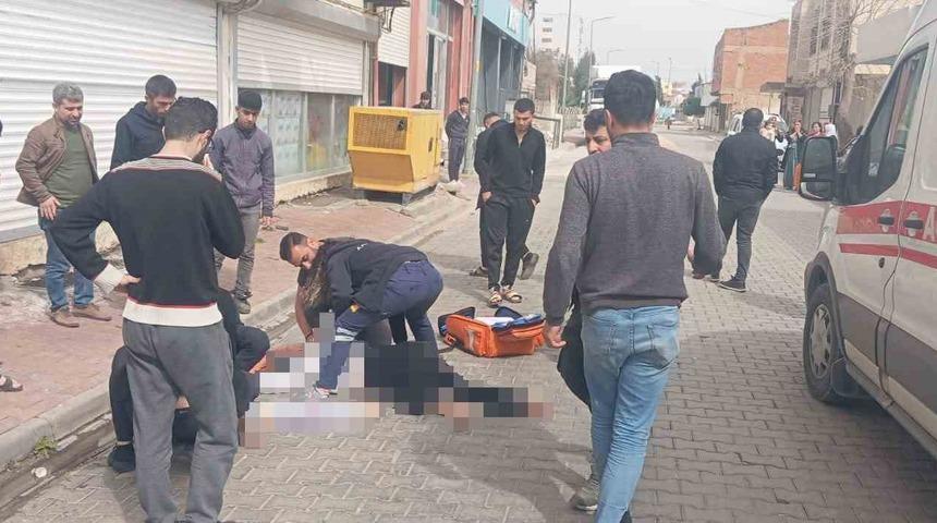 Anne pencereden düşen çocuğunu tutmaya çalışırken kucağındaki diğer çocuğuyla aşağı düştü