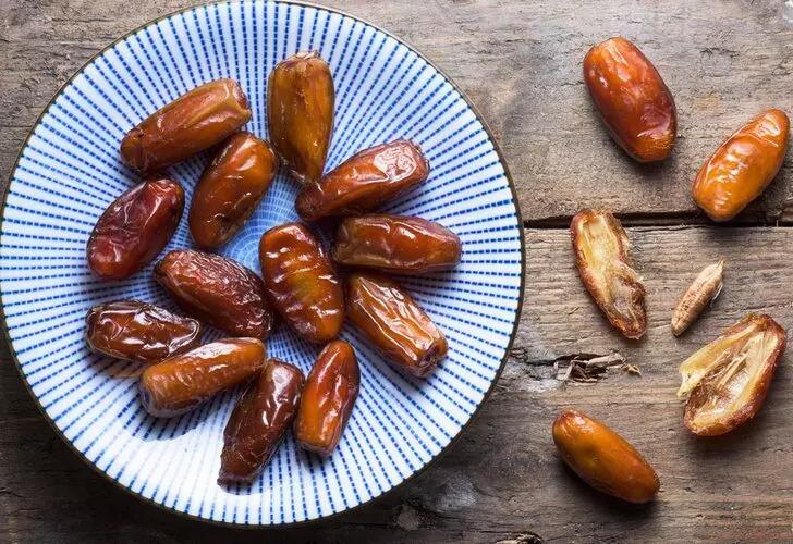 Günde 3 tane yiyen bu dertten kurtuluyor! Fiyatıyla birlikte bu detaya da dikkat: Ramazan öncesi esnafın 'hurma' mesaisi... G5