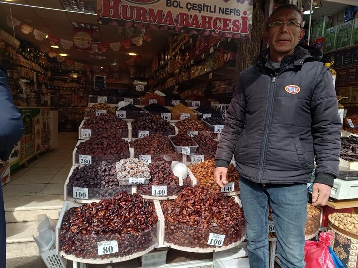 Günde 3 tane yiyen bu dertten kurtuluyor! Fiyatıyla birlikte bu detaya da dikkat: Ramazan öncesi esnafın 'hurma' mesaisi... G1