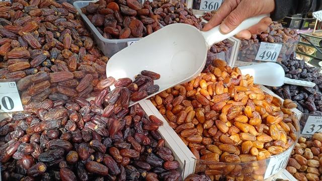 Günde 3 tane yiyen bu dertten kurtuluyor! Fiyatıyla birlikte bu detaya da dikkat: Ramazan öncesi esnafın 'hurma' mesaisi...
