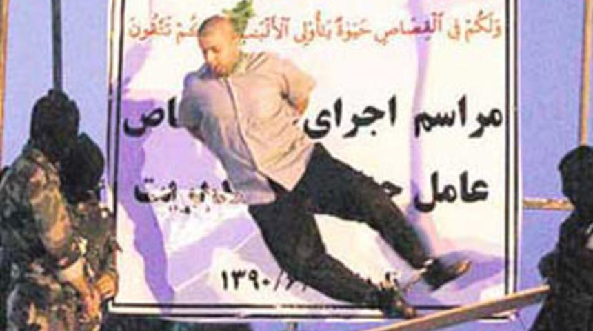 İran'da halka açık infaz