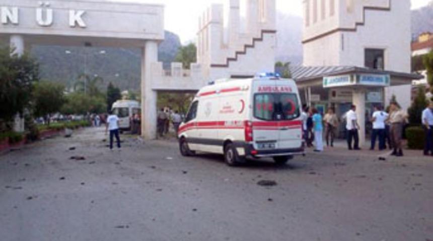 Jandarma Karakolu &ouml;n&uuml;nde canlı bomba patladı