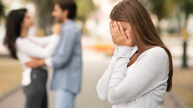 Kocasının ihanetini cinsel yolla bulaşan hastalık teşhisiyle anladı! Aldatan kocam bana cinsel yolla bulaşan hastalık bulaştırdı