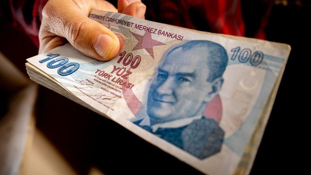 SON DAKİKA: Emeklilere ek zam geliyor mu? AK Partili Akbaşoğlu'ndan açıklama geldi, o tarihi işaret etti!