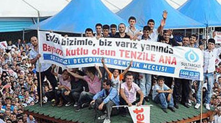 Annesiyle ilgili şu pankartı istemişti