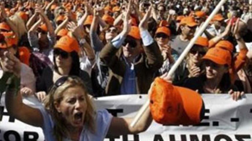 Bir milyon kişi meclise yürüdü