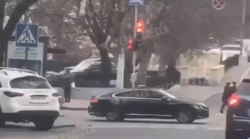 Yetkililer doğruladı: Yunan Başbakan Miçotakis'in konvoyunun yakınlarında patlama!